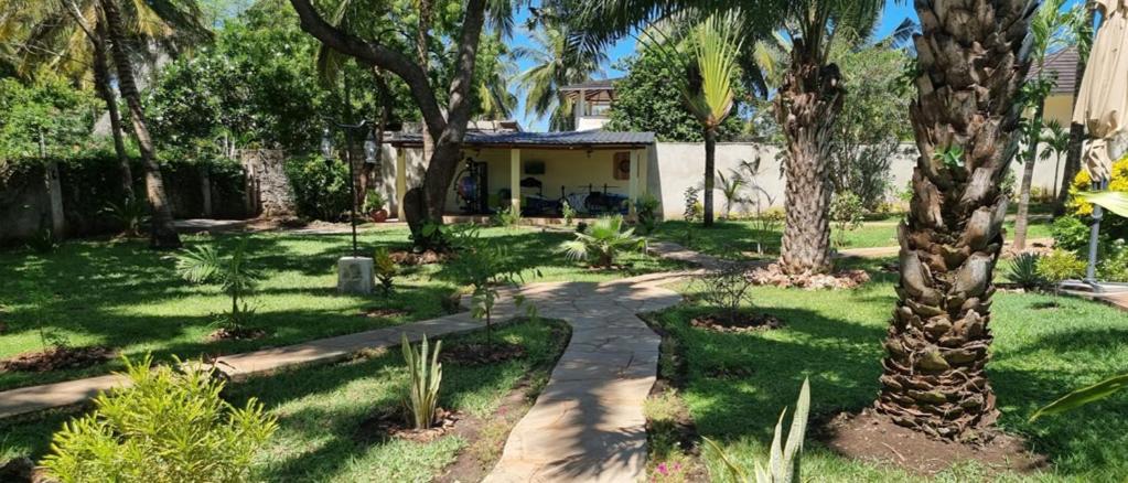 Apartmenthaus Salama Villen In Diani شاطئ دياني المظهر الخارجي الصورة